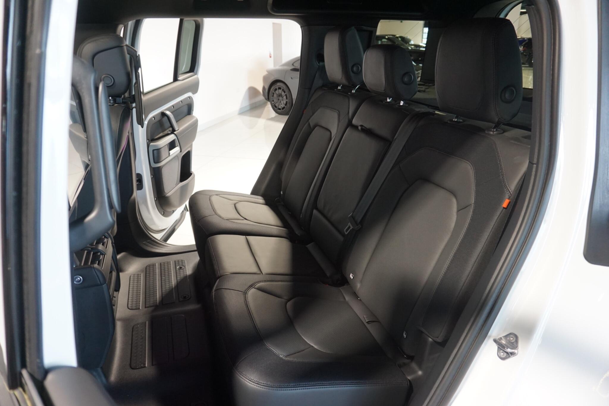 Land Rover Defender 110 2.0 P400e 15.4kWh X-Dynamic HSE SUV 5dr Petrol Plug-in Hybrid Auto 4WD Euro 6 (s/s) (404 ps)